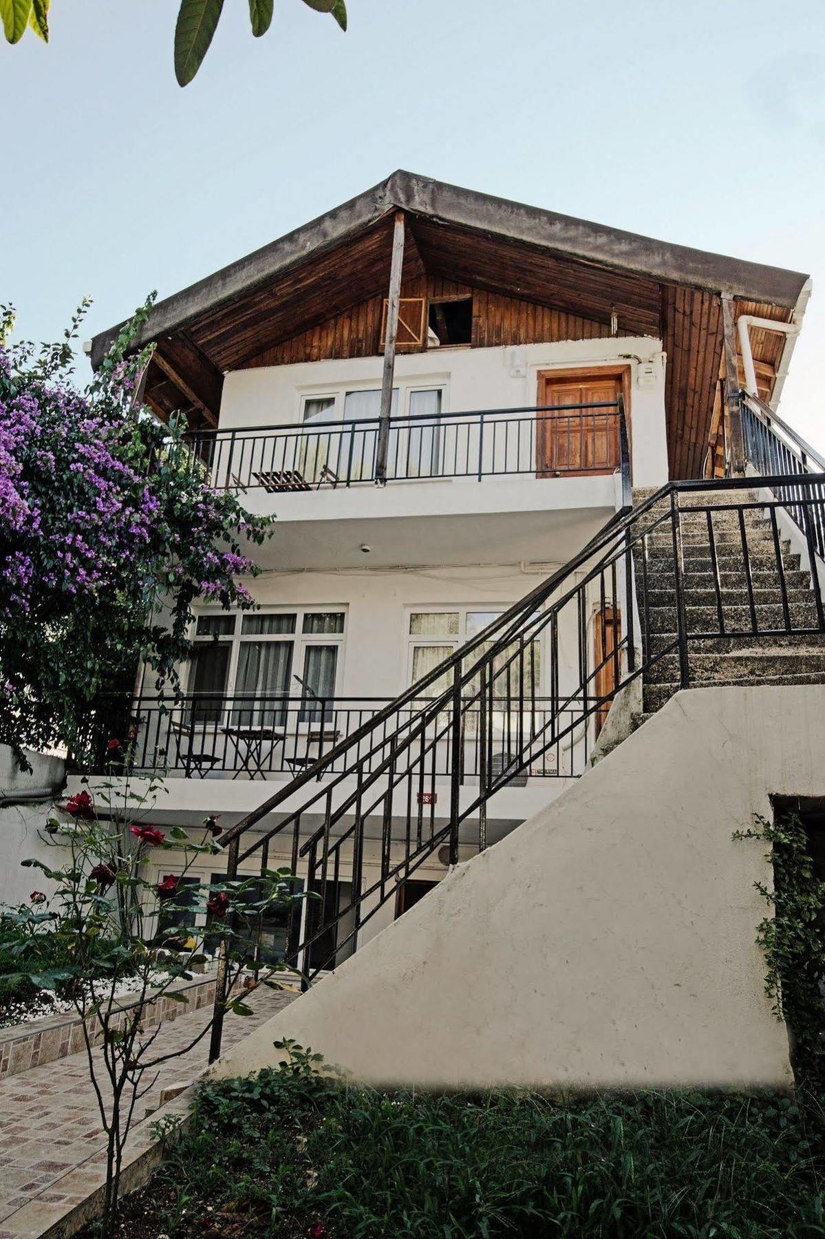 Buyukada Apart Hotel - Sehbal Адалар Екстериор снимка
