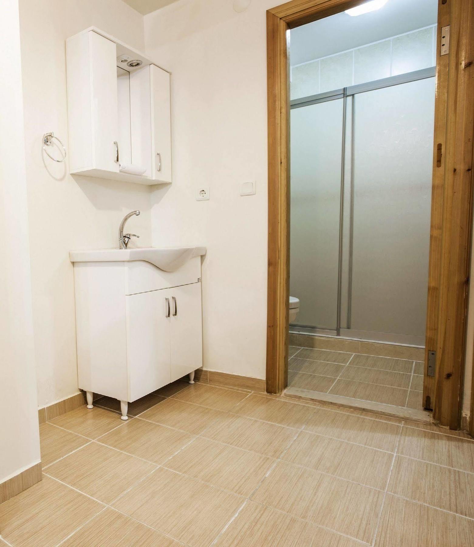Buyukada Apart Hotel - Sehbal Адалар Екстериор снимка