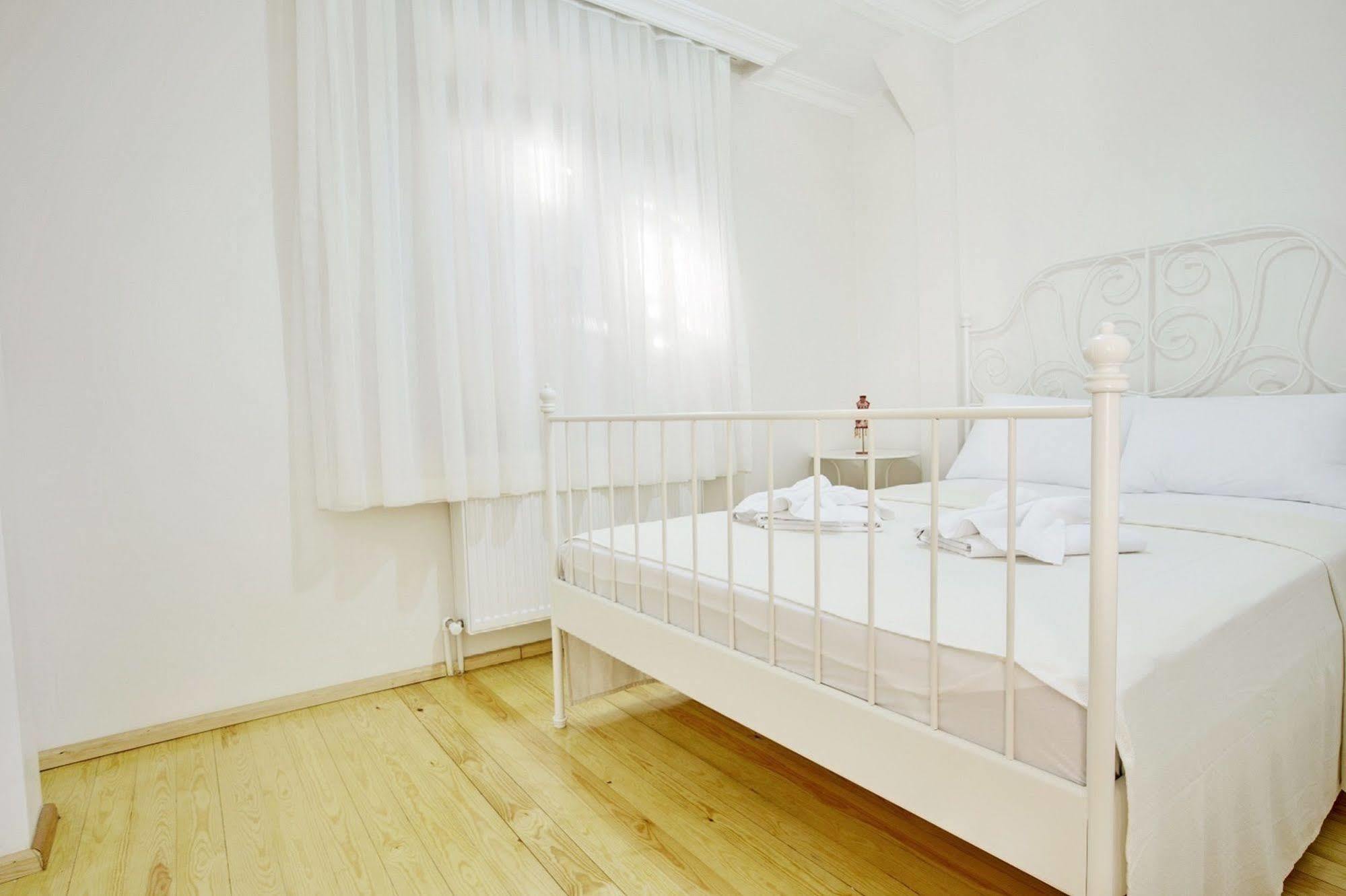 Buyukada Apart Hotel - Sehbal Адалар Екстериор снимка