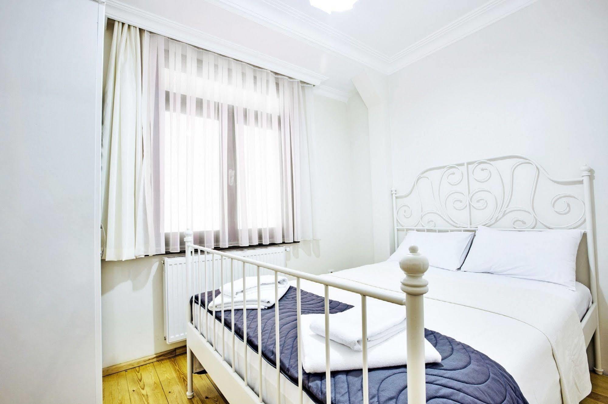 Buyukada Apart Hotel - Sehbal Адалар Екстериор снимка