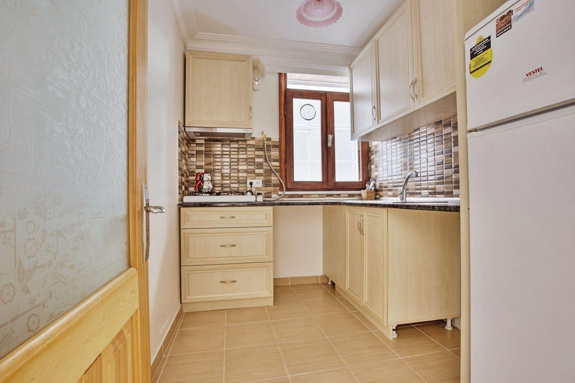 Buyukada Apart Hotel - Sehbal Адалар Екстериор снимка