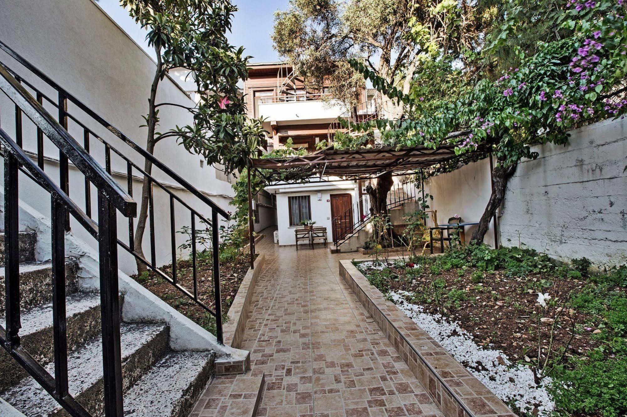Buyukada Apart Hotel - Sehbal Адалар Екстериор снимка