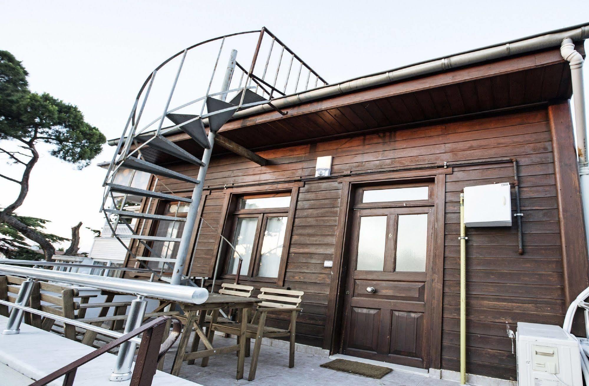 Buyukada Apart Hotel - Sehbal Адалар Екстериор снимка